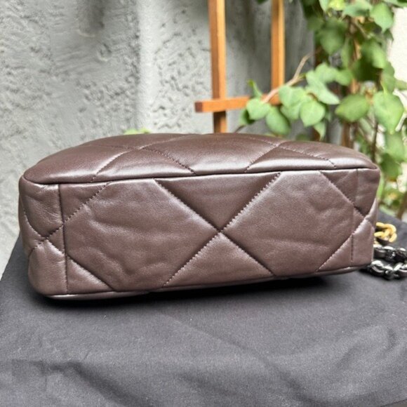 Chanel Medium 19 Shiny Lambskin Quilted Flap Crossbody - Picture 12 of 16